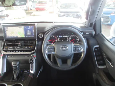 2025 TOYOTA LAND CRUISER 300 3.3 ZX DIESEL (No.960828) for export from Japan
