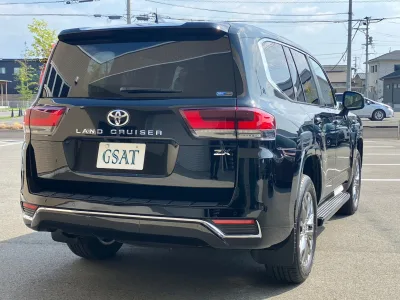 2025 TOYOTA LAND CRUISER 300 3.3 ZX Diesel 5 Seater (No.960826) for export from Japan