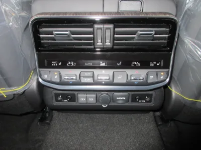 2025 TOYOTA LAND CRUISER 300 3.3 ZX DIESEL (No.960828)