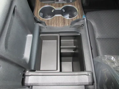 2025 TOYOTA LAND CRUISER 300 3.3 ZX DIESEL (No.960828)