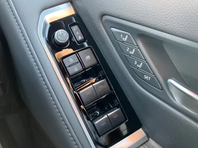 2025 TOYOTA LAND CRUISER 300 3.3 ZX Diesel 5 Seater (No.960826)