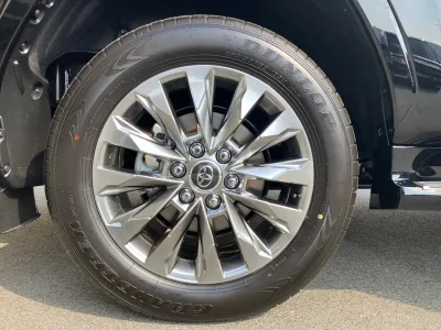 2025 TOYOTA LAND CRUISER 300 3.3 ZX Diesel 5 Seater (No.960826)