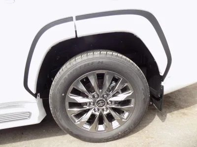 2025 TOYOTA LAND CRUISER 300 7SEATER 3.5 ZX 4WD With Modelista body kit(No.960825) for export from Japan