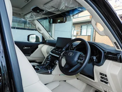 2023 Toyota Land Cruiser 300 3.5 ZX 4WD With WALD Full Aero | Rear Entertainment | JBL Sound System (No.961028) for export from Japan