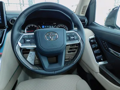 2023 Toyota Land Cruiser 300 3.5 ZX 4WD With WALD Full Aero | Rear Entertainment | JBL Sound System (No.961028) for export from Japan
