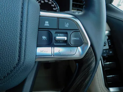 2023 Toyota Land Cruiser 300 3.5 ZX 4WD With WALD Full Aero | Rear Entertainment | JBL Sound System (No.961028) for export from Japan