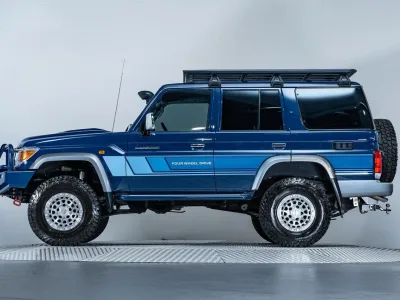 2023 Toyota Land Cruiser LX 4.5L Diesel V8 Manual for export from Japan