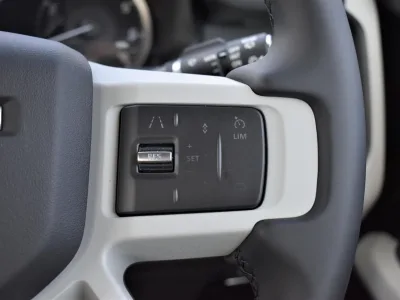 2025 Land Rover Defender 90 SE 2.0 AWD – The Ultimate Off-Road Legend! for export from Japan