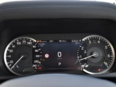 2025 Land Rover Defender 90 SE 2.0 AWD – The Ultimate Off-Road Legend!