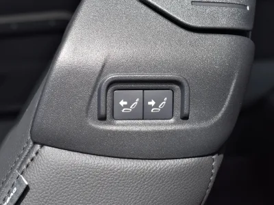 2025 Land Rover Defender 90 SE 2.0 AWD – The Ultimate Off-Road Legend!