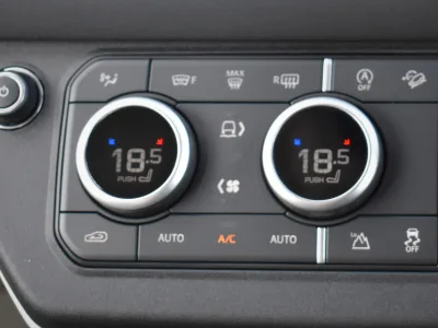 2025 Land Rover Defender 90 SE 2.0 AWD – The Ultimate Off-Road Legend!