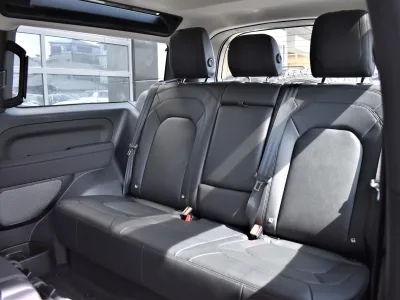 2025 Land Rover Defender 90 SE 2.0 AWD – The Ultimate Off-Road Legend!