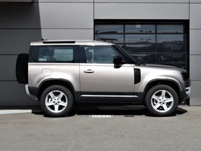 2025 Land Rover Defender 90 SE 2.0 AWD – The Ultimate Off-Road Legend!