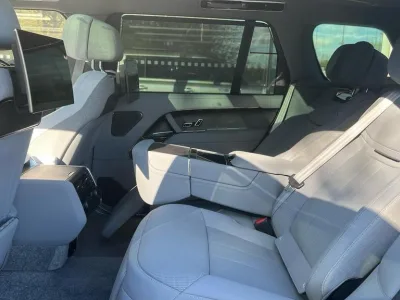 2025 Land Rover Range Rover 4.4 P530 V8 SV LWB: The Pinnacle of Luxury and Performance (No.860993) for export from Japan