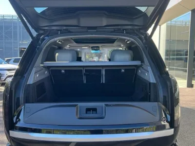 2025 Land Rover Range Rover 4.4 P530 V8 SV LWB: The Pinnacle of Luxury and Performance (No.860993) for export from Japan