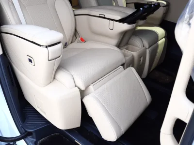 2025 Toyota Alphard Hybrid 2.5 Executive Lounge E-Four 4WD: Unmatched Luxury and Performance (No.960970) for export from Japan