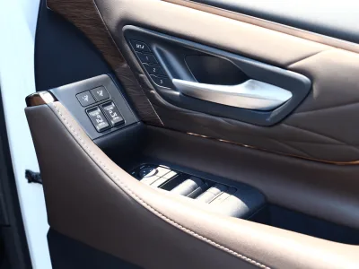 2025 Toyota Alphard Hybrid 2.5 Executive Lounge E-Four 4WD: Unmatched Luxury and Performance (No.960970) for export from Japan