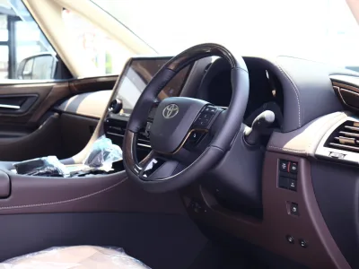 2025 Toyota Alphard Hybrid 2.5 Executive Lounge E-Four 4WD: Unmatched Luxury and Performance (No.960970) for export from Japan