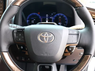 2025 Toyota Alphard Hybrid 2.5 Executive Lounge E-Four 4WD: Unmatched Luxury and Performance (No.960970)