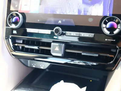 2025 Toyota Alphard Hybrid 2.5 Executive Lounge E-Four 4WD: Unmatched Luxury and Performance (No.960970)