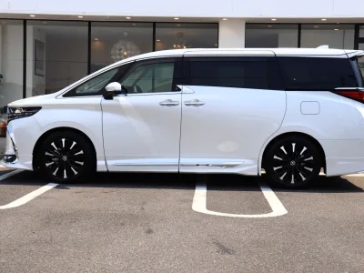2025 Toyota Alphard Hybrid 2.5 Executive Lounge E-Four 4WD: Unmatched Luxury and Performance (No.960970)