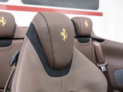 2025 Ferrari Roma Spider — Verde Zeltweg / Cioccolato