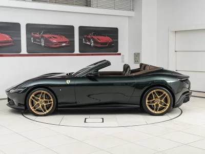 2025 Ferrari Roma Spider — Verde Zeltweg / Cioccolato