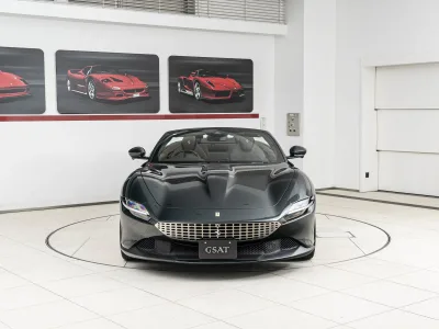 2025 Ferrari Roma Spider — Verde Zeltweg / Cioccolato