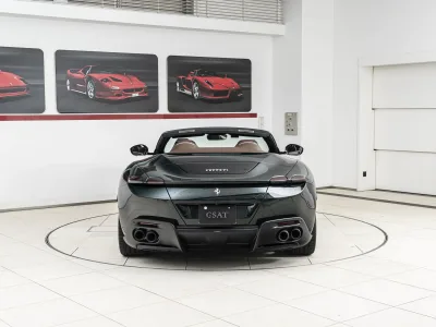 2025 Ferrari Roma Spider — Verde Zeltweg / Cioccolato