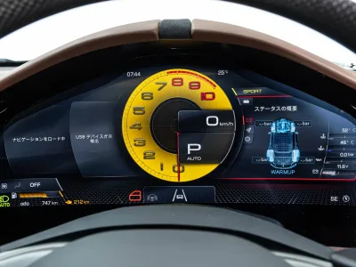 2025 Ferrari Roma Spider — Verde Zeltweg / Cioccolato