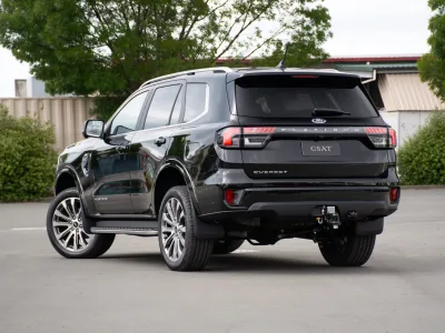 2025 Ford Everest Platinum 3.0L V6 4WD SUV 7 Seater for export from Japan