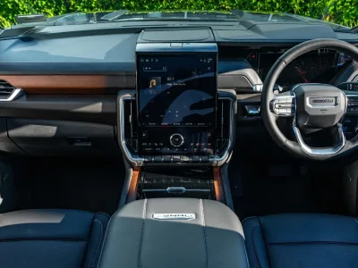 2025 GMC Yukon Denali 6.2L V8 4WD – Luxury, Power & Prestige for export from Japan