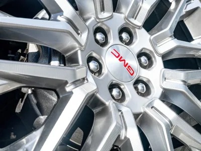 2025 GMC Yukon Denali 6.2L V8 4WD – Luxury, Power & Prestige