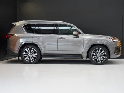 2025 Lexus LX 500d Limited 3.3DT 10AT 4WD 7 Seater Diesel for export from Japan