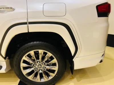 2025 TOYOTA LAND CRUISER 300 ZX 4WD for export from Japan