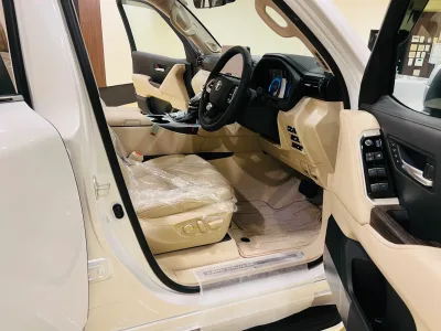 2025 TOYOTA LAND CRUISER 300 ZX 4WD for export from Japan