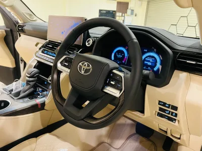 2025 TOYOTA LAND CRUISER 300 ZX 4WD for export from Japan