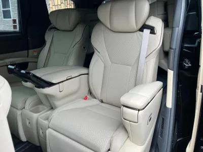 2025 Toyota Alphard Plug-in Hybrid Executive Lounge E-Four 4WD