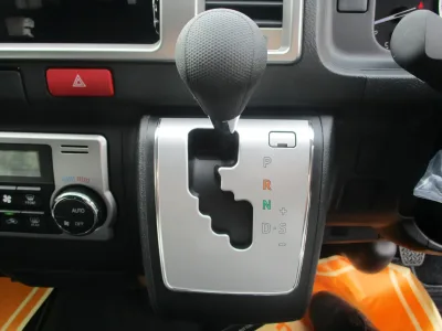 2025 Toyota Hiace 2.7 Grand Cabin 10 Seates for export from Japan