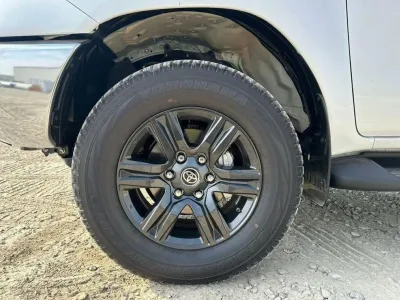 2025 Toyota Hilux SR5 Double Cab 4x4 LHD Full option