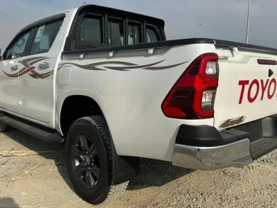 2025 Toyota Hilux SR5 Double Cab 4x4 LHD Full option