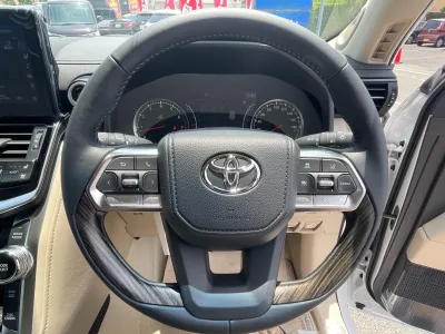 2025 Toyota Land Cruiser 300 ZX 4WD – Luxury Flagship for export from Japan