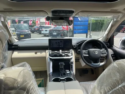 2025 Toyota Land Cruiser 300 ZX 4WD – Luxury Flagship