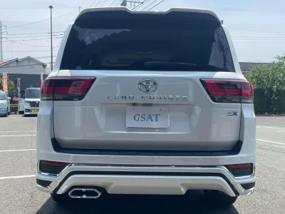 2025 Toyota Land Cruiser 300 ZX 4WD – Luxury Flagship