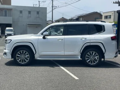 2025 Toyota Land Cruiser 300 ZX 4WD – Luxury Flagship