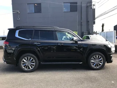 2025 Toyota Land Cruiser 300 ZX – BLACK