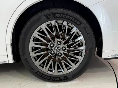2025 Lexus LM 500h Version L 4WD for export from Japan
