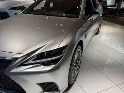 2025 Lexus LS500h Executive for export from Japan