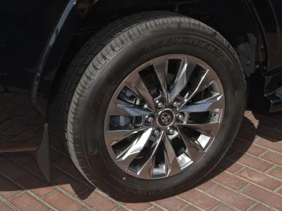 2025 Toyota Land Cruiser LC300 Twin Turbo VXR 3.5 (No.830723) for export from Japan