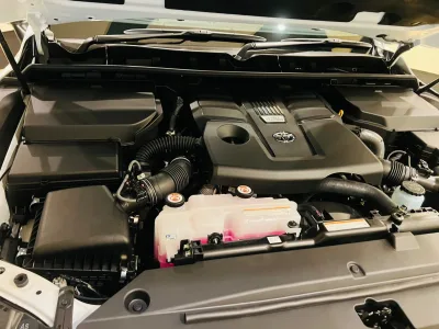 2025 TOYOTA LAND CRUISER 300 ZX 4WD for export from Japan